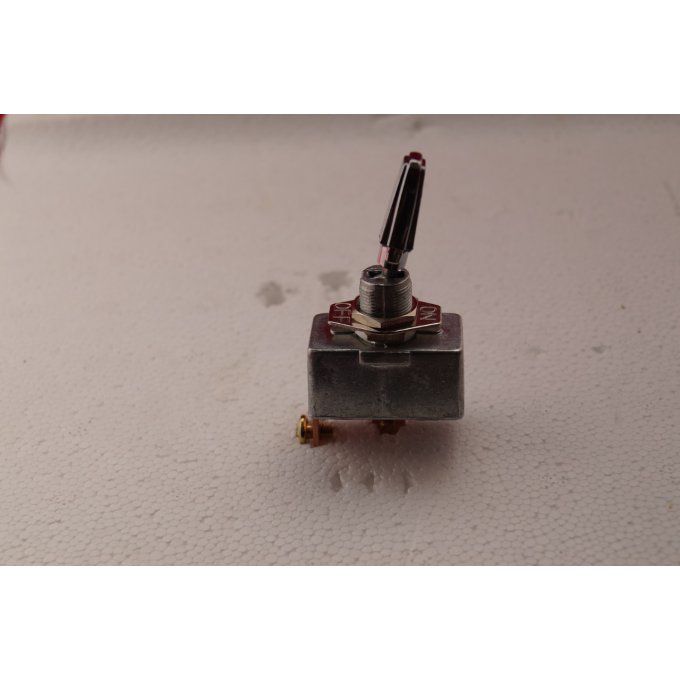 Interrupteur a levier puissant